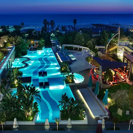 Blue Only Adult 16 Station touristique